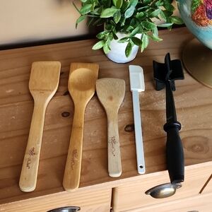 Pampered Chef Kitchen Helper Set
